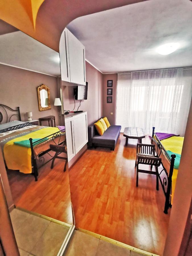 Cozy Studio Athenee Apartment Bukares Bagian luar foto
